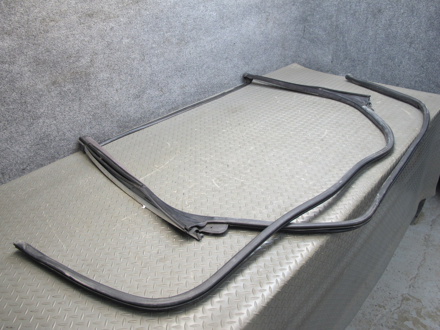 01-06 BMW E46 Convertible Left & Right Door Weatherstrip Rubber Seal Set OEM