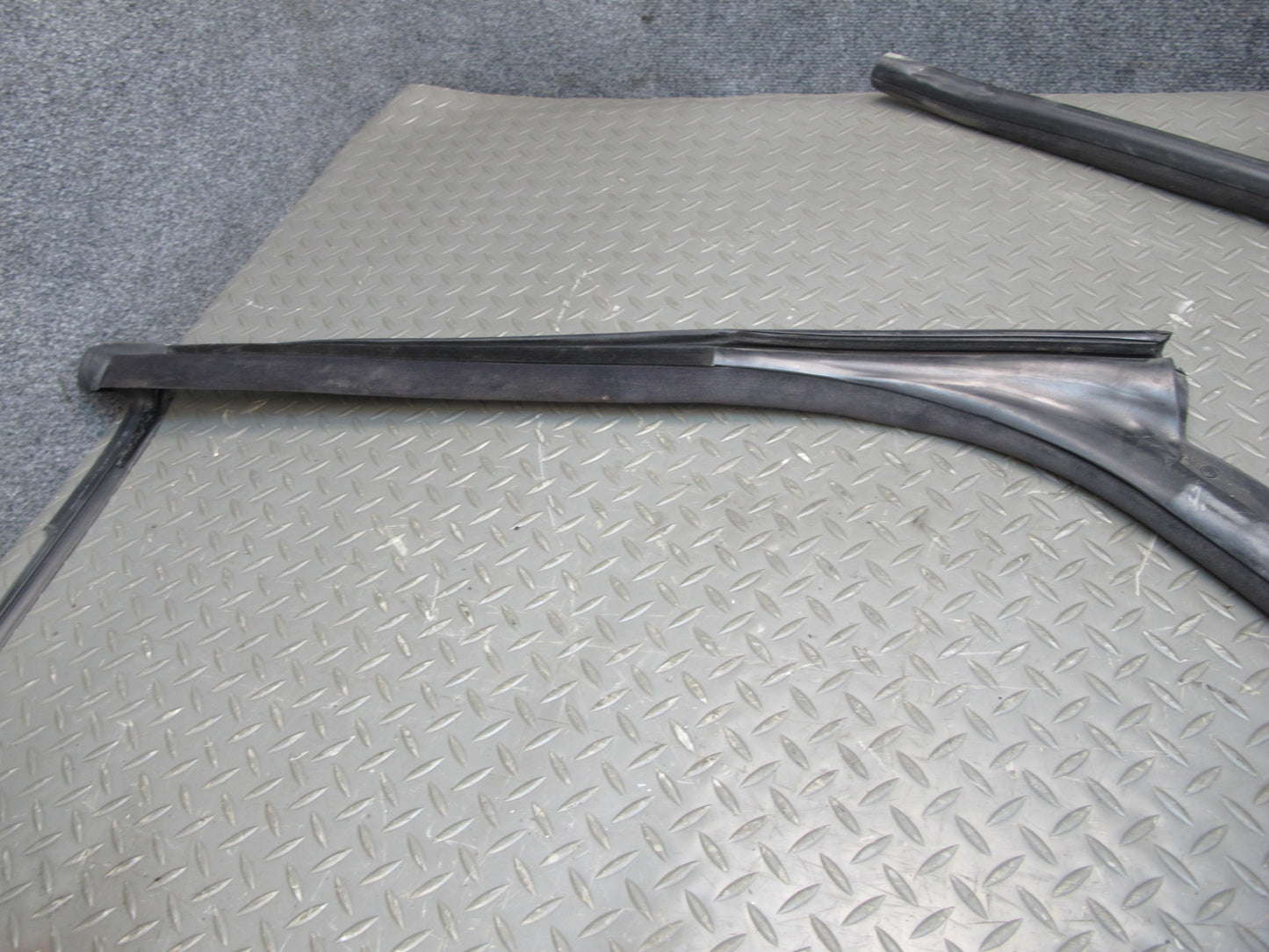 01-06 BMW E46 Convertible Left & Right Door Weatherstrip Rubber Seal Set OEM