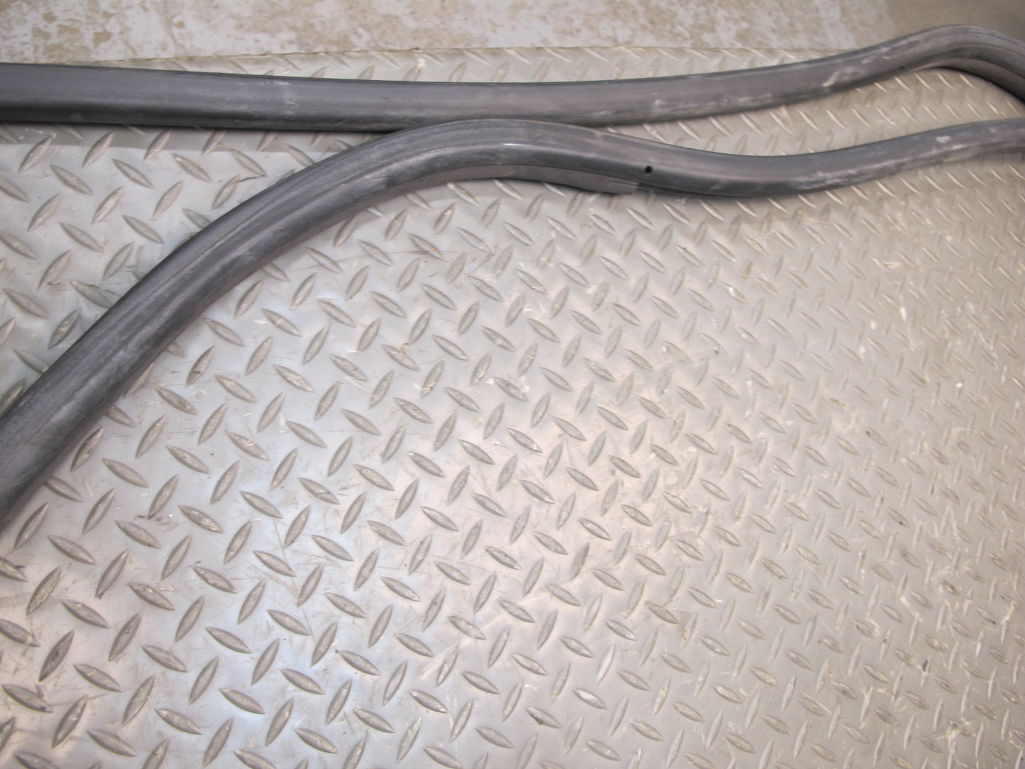 01-06 BMW E46 Convertible Left & Right Door Weatherstrip Rubber Seal Set OEM