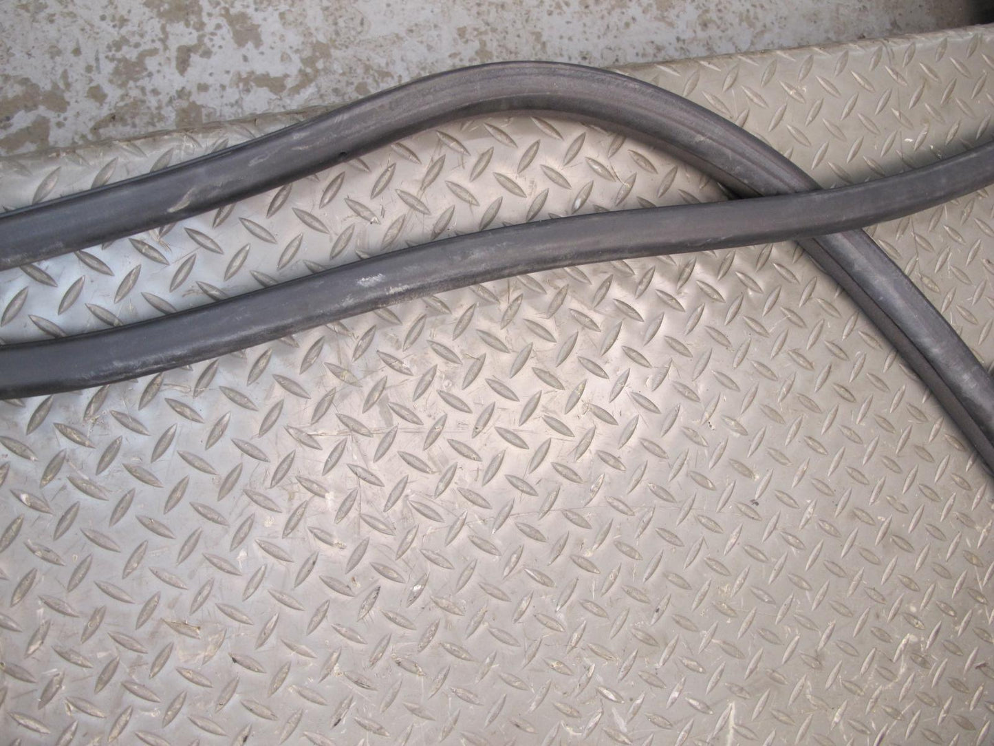 01-06 BMW E46 Convertible Left & Right Door Weatherstrip Rubber Seal Set OEM