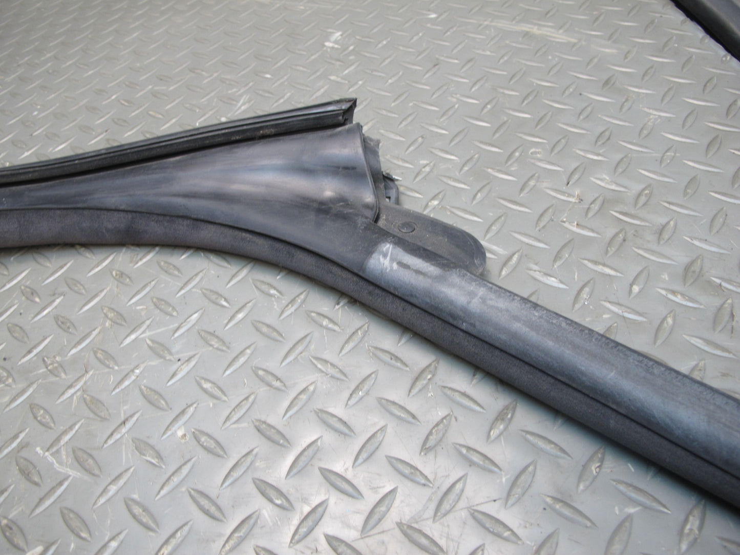 01-06 BMW E46 Convertible Left & Right Door Weatherstrip Rubber Seal Set OEM