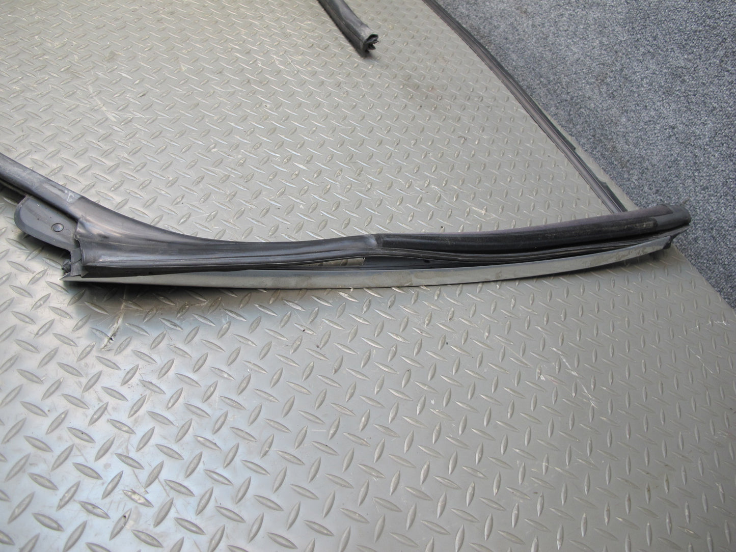 01-06 BMW E46 Convertible Left & Right Door Weatherstrip Rubber Seal Set OEM