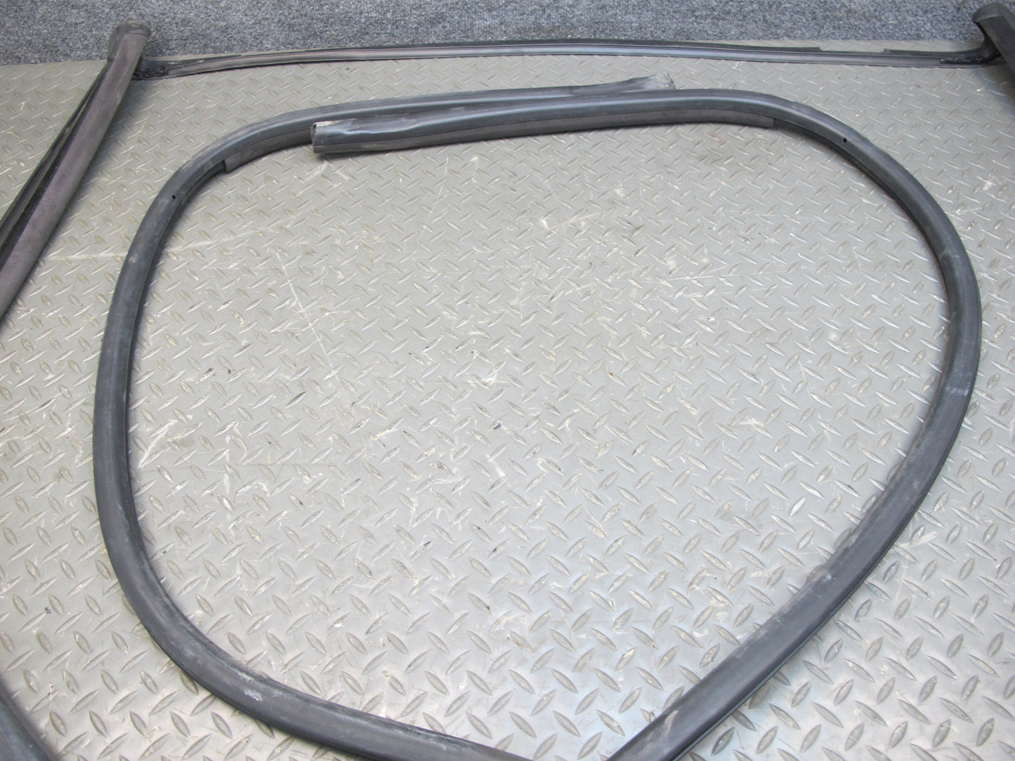 01-06 BMW E46 Convertible Left & Right Door Weatherstrip Rubber Seal Set OEM