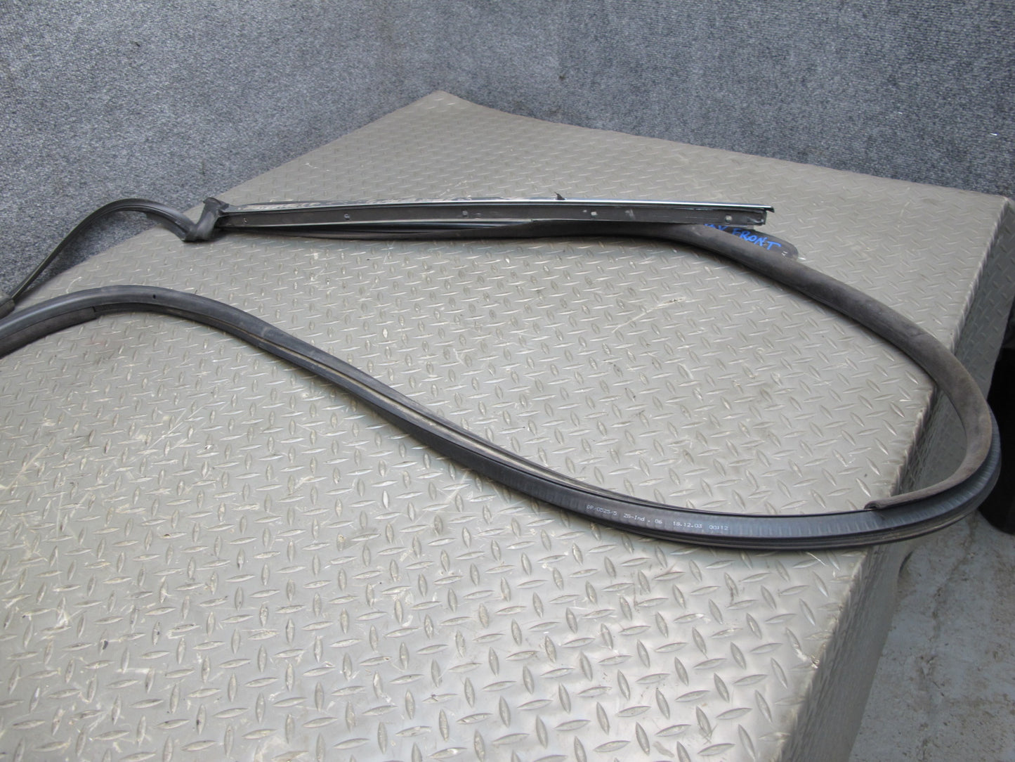 01-06 BMW E46 Convertible Left & Right Door Weatherstrip Rubber Seal Set OEM