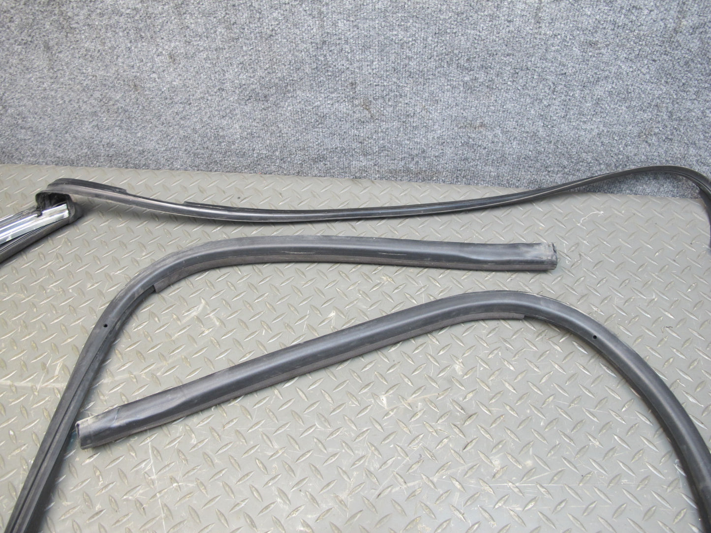 01-06 BMW E46 Convertible Left & Right Door Weatherstrip Rubber Seal Set OEM