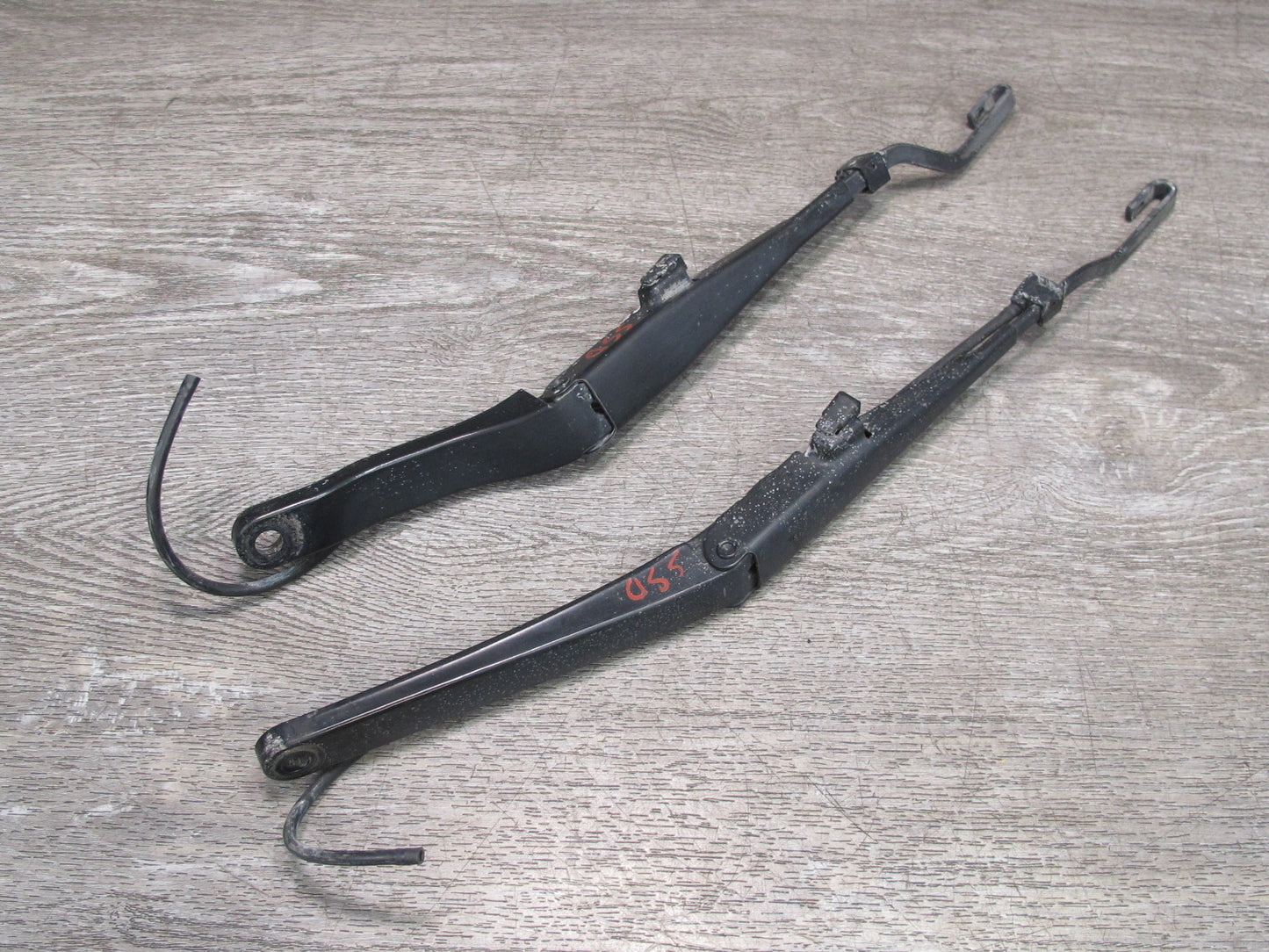 07-10 Saturn SKY Set of 2 Front Left & Right Windshield Wiper Arm OEM