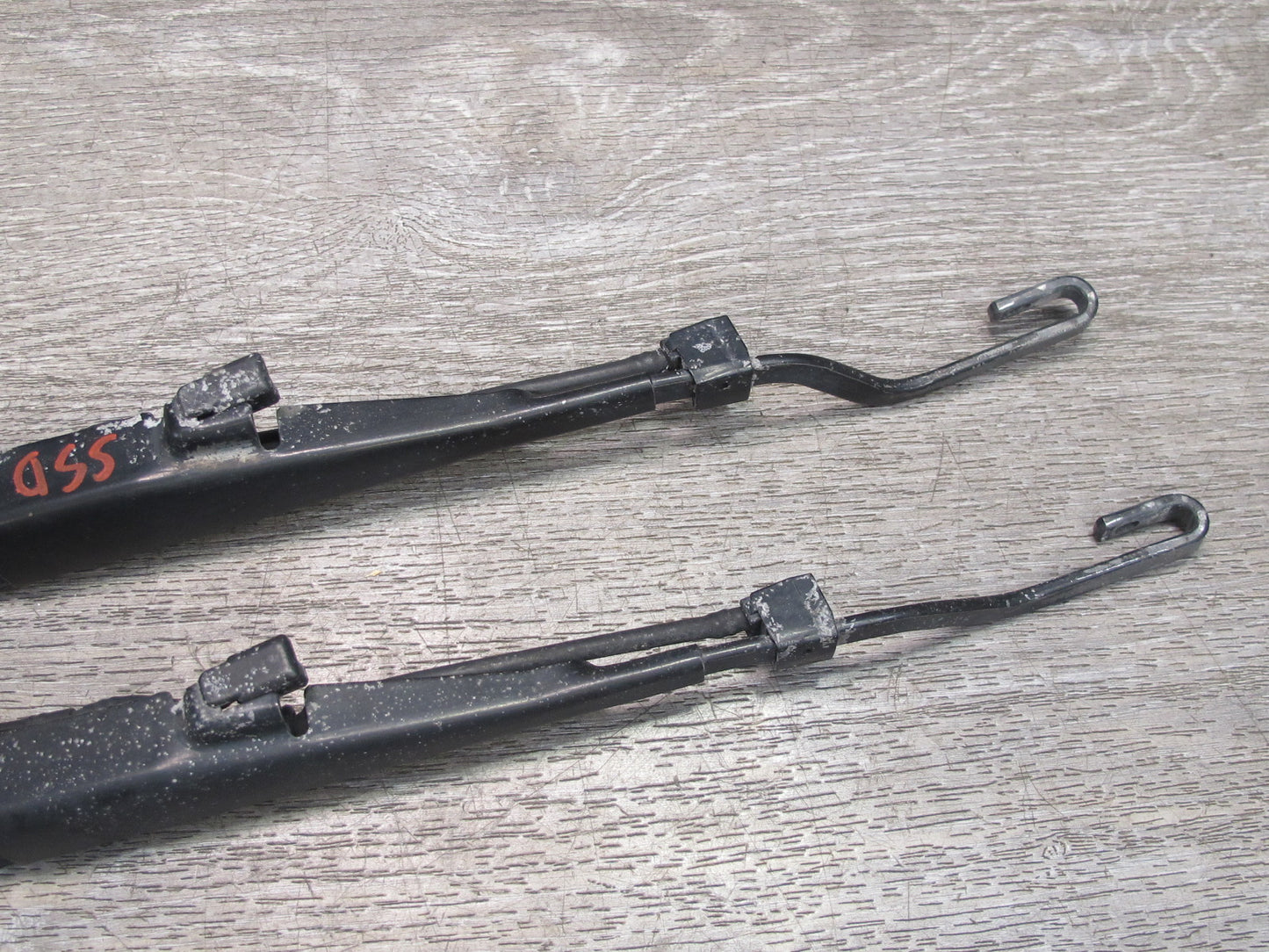 07-10 Saturn SKY Set of 2 Front Left & Right Windshield Wiper Arm OEM