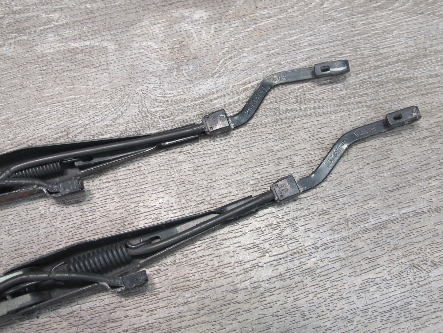 07-10 Saturn SKY Set of 2 Front Left & Right Windshield Wiper Arm OEM