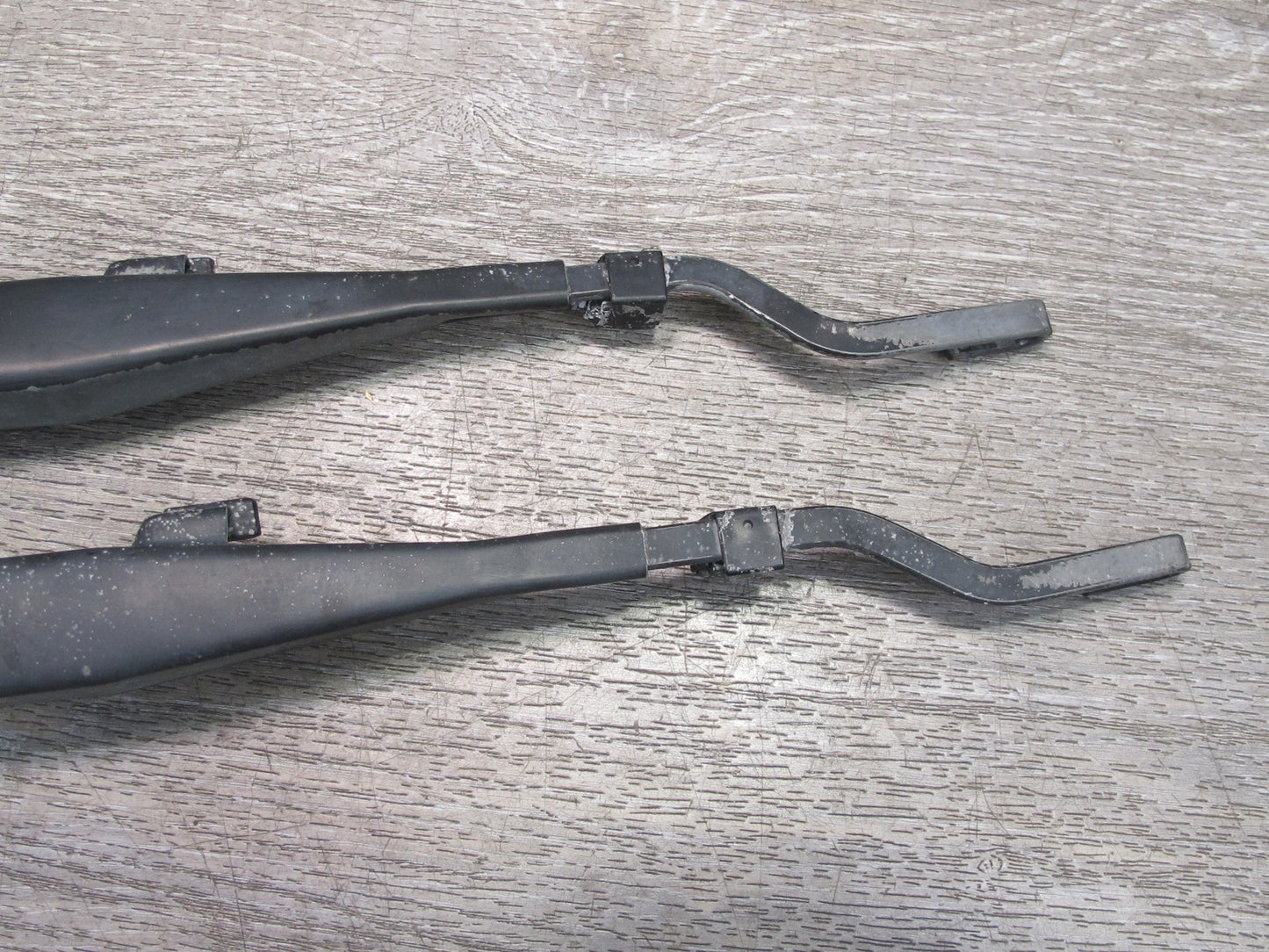 07-10 Saturn SKY Set of 2 Front Left & Right Windshield Wiper Arm OEM