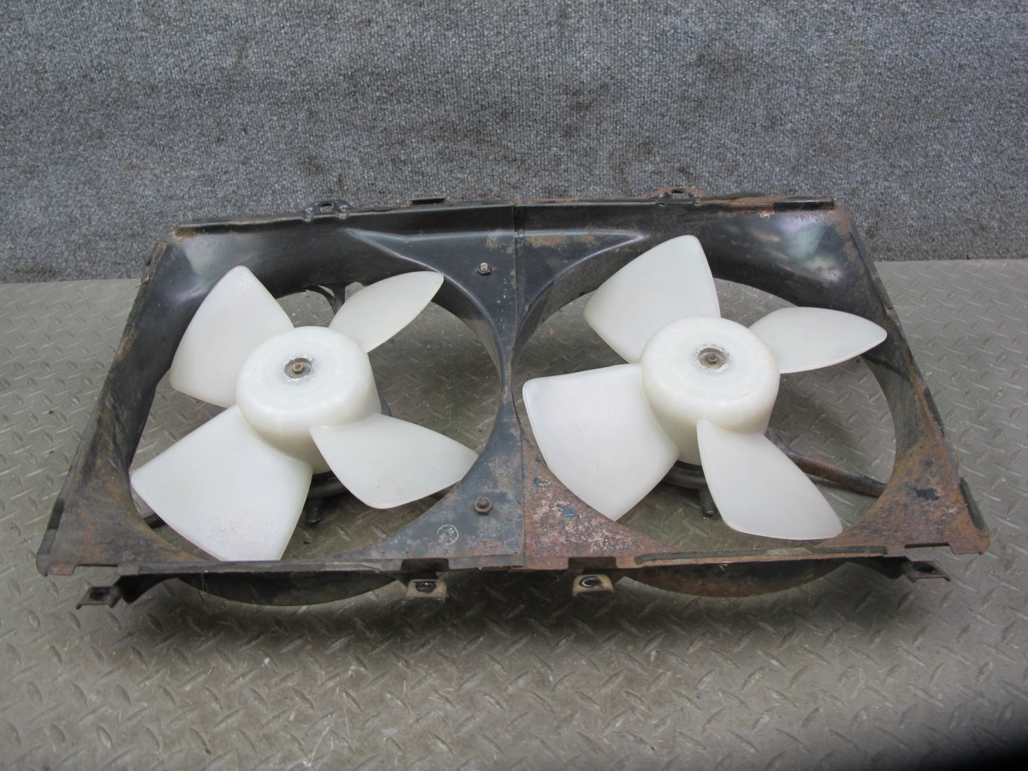 85-86 Toyota MR2 4AGELC A/T Engine Radiator Dual Cooling Fan Motor Shroud OEM