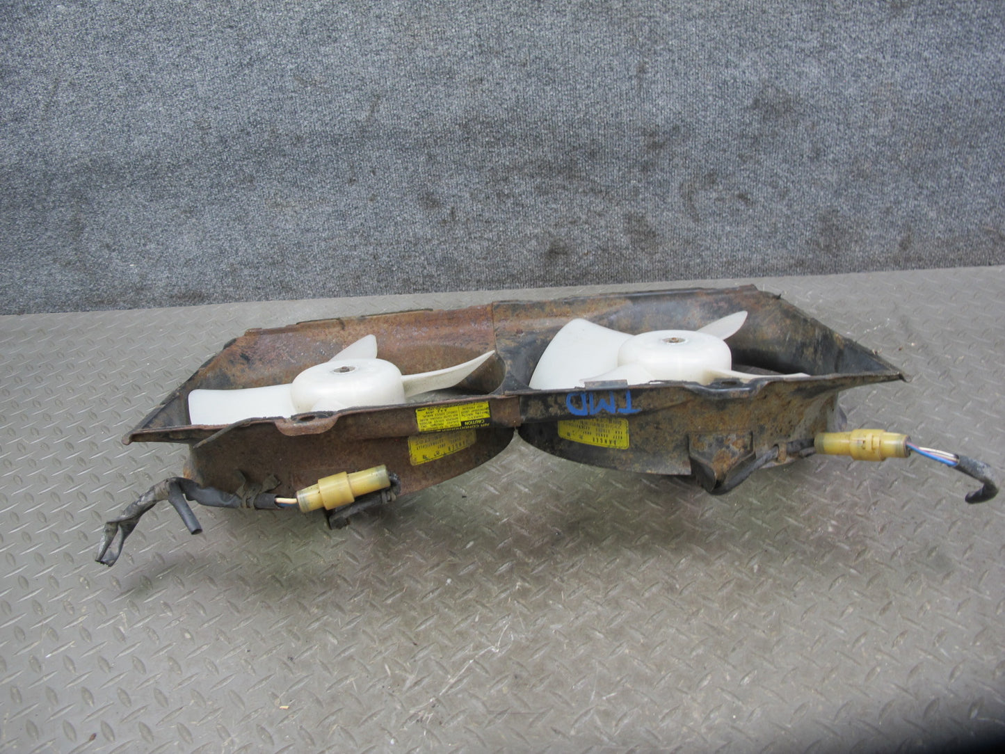 85-86 Toyota MR2 4AGELC A/T Engine Radiator Dual Cooling Fan Motor Shroud OEM