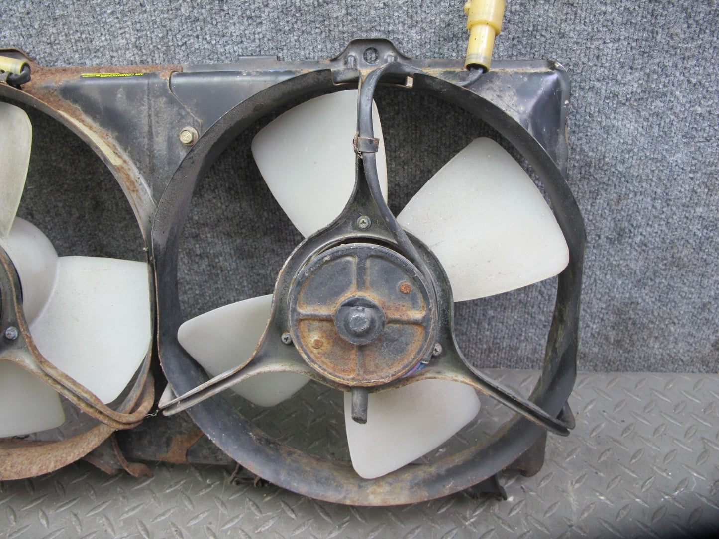 85-86 Toyota MR2 4AGELC A/T Engine Radiator Dual Cooling Fan Motor Shroud OEM