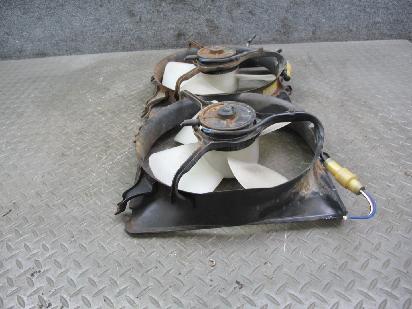 85-86 Toyota MR2 4AGELC A/T Engine Radiator Dual Cooling Fan Motor Shroud OEM