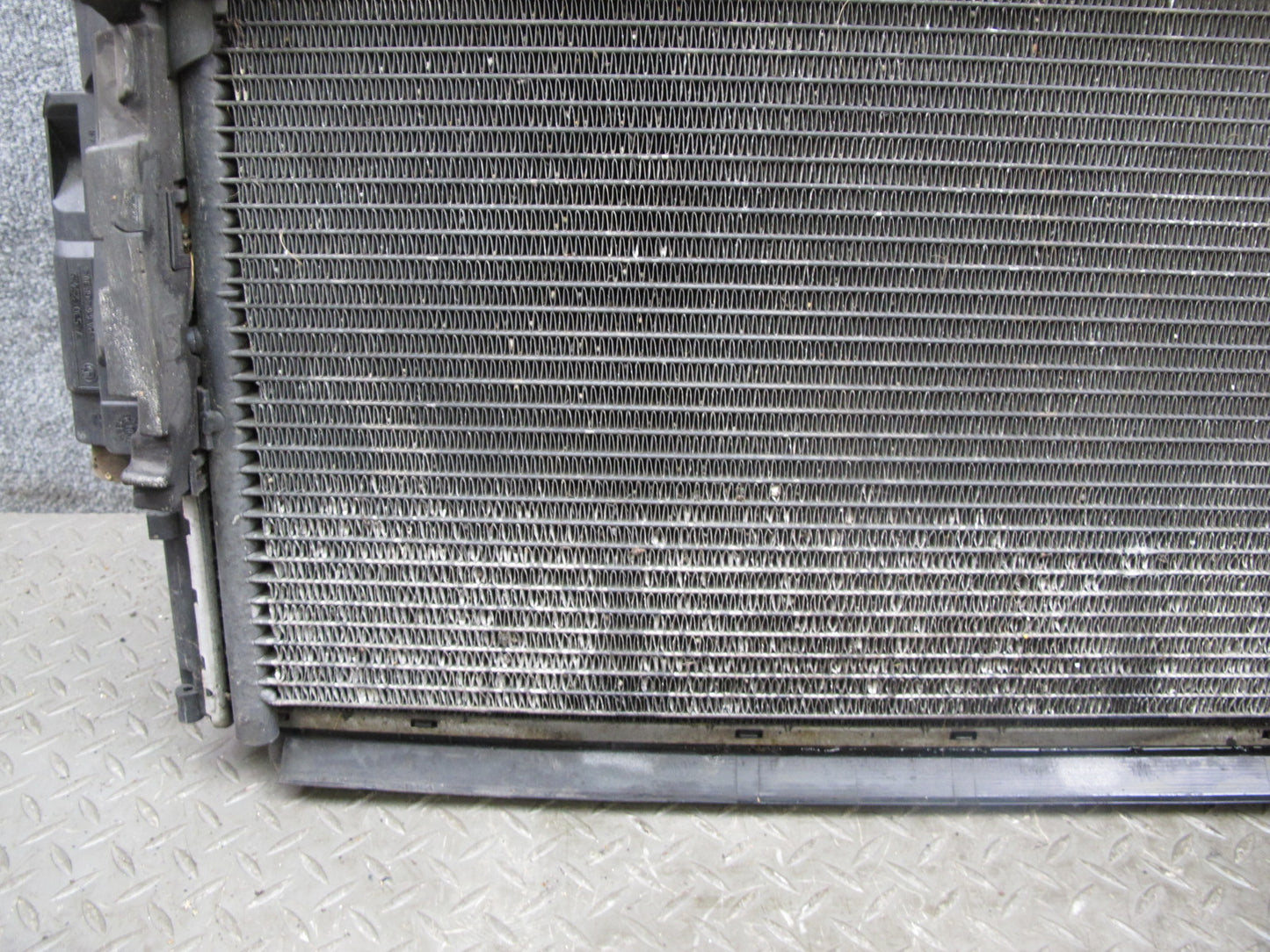03-06 BMW E46 M54 MT Engine Radiator A/C Condenser Oil Cooler Fan Shroud Set OEM
