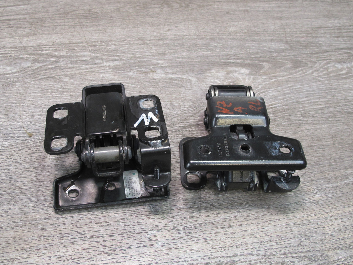 10-19 Nissan 370Z Z34 Convertible Set of 2 Rear Left & Right TOP Hinge OEM