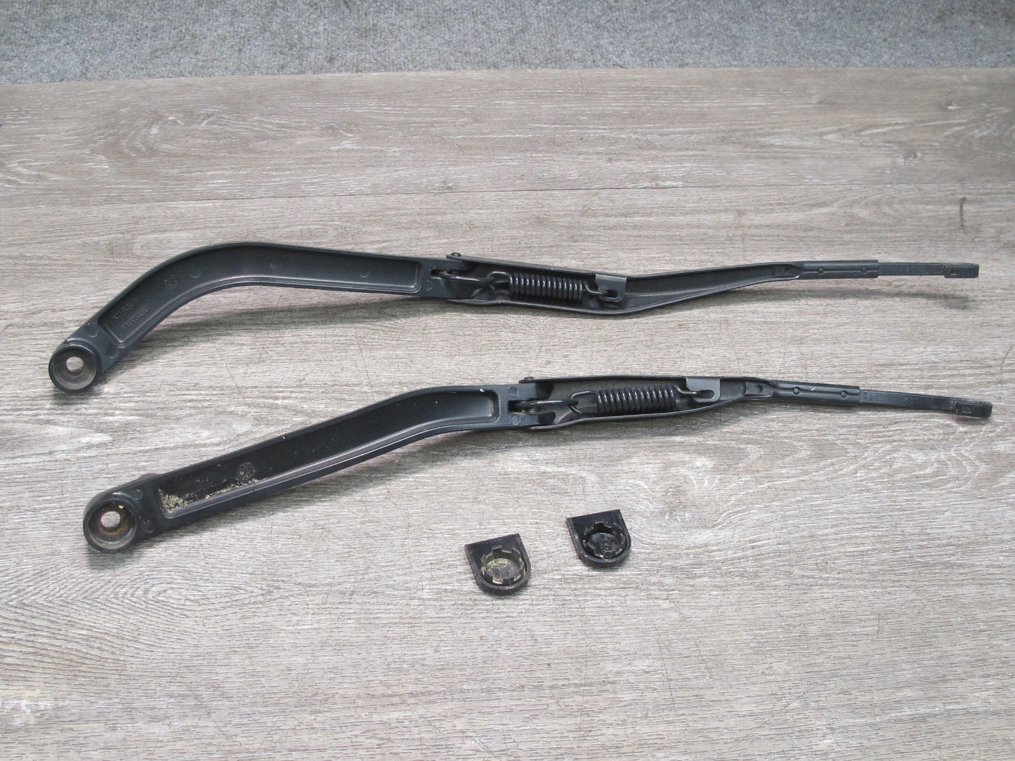 11-20 Nissan 370Z Z34 Set of 2 Front Windshield Wiper Arm w Cap Covers OEM