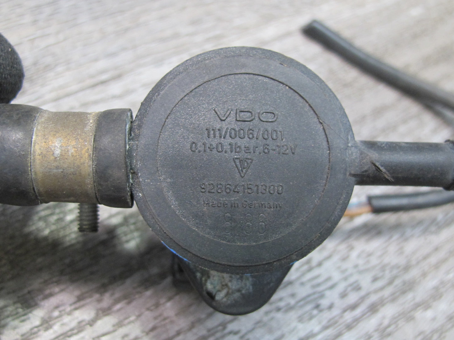 1987-1995 Porsche 928 S Engine Radiator Hose Pipe Line Pressure Switch
