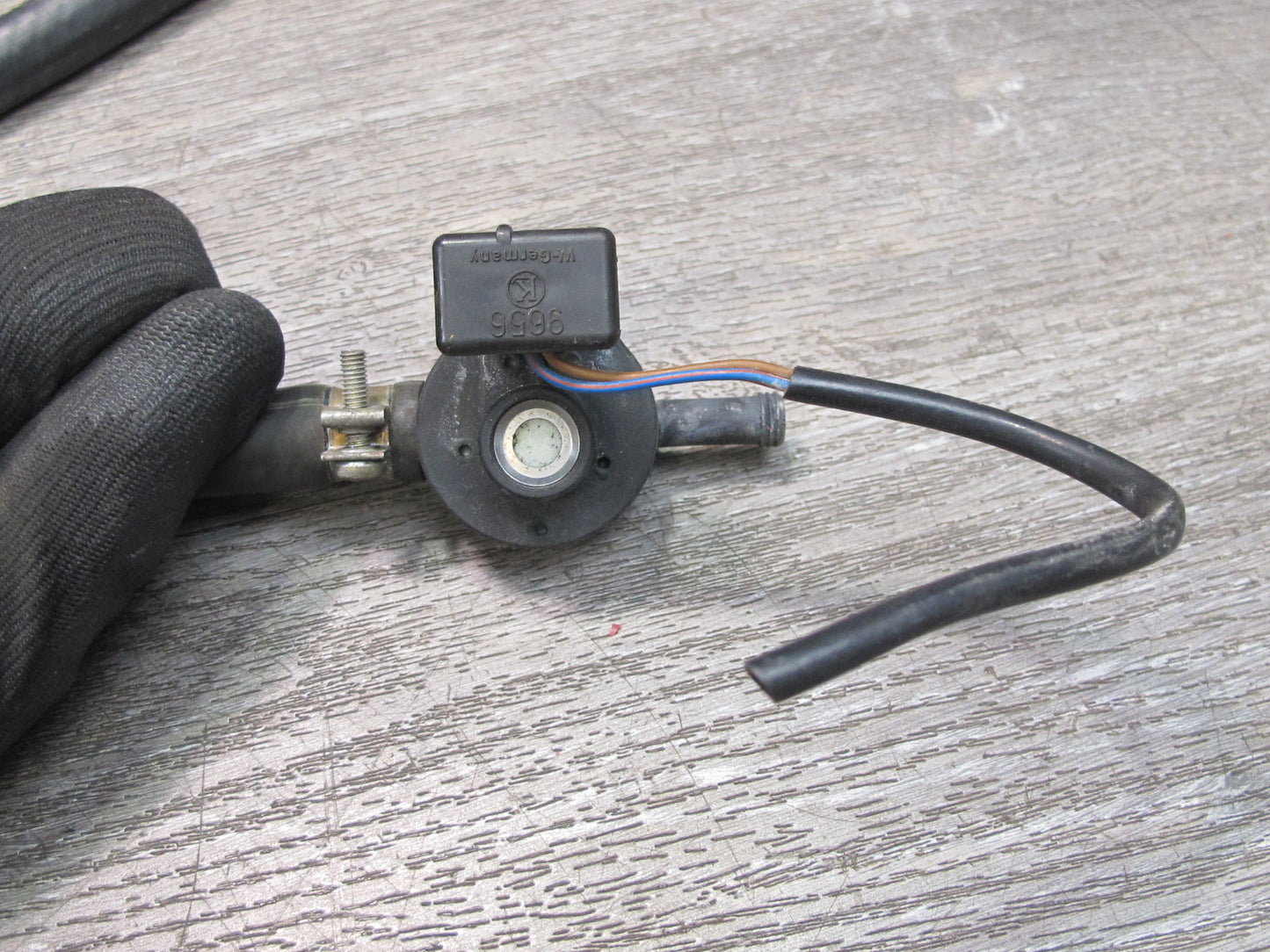 1987-1995 Porsche 928 S Engine Radiator Hose Pipe Line Pressure Switch