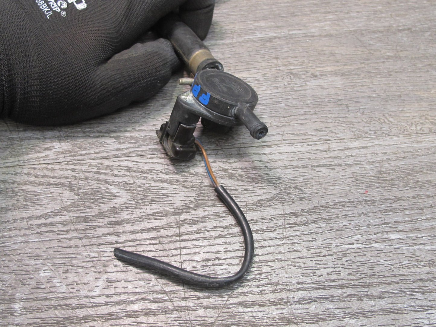 1987-1995 Porsche 928 S Engine Radiator Hose Pipe Line Pressure Switch