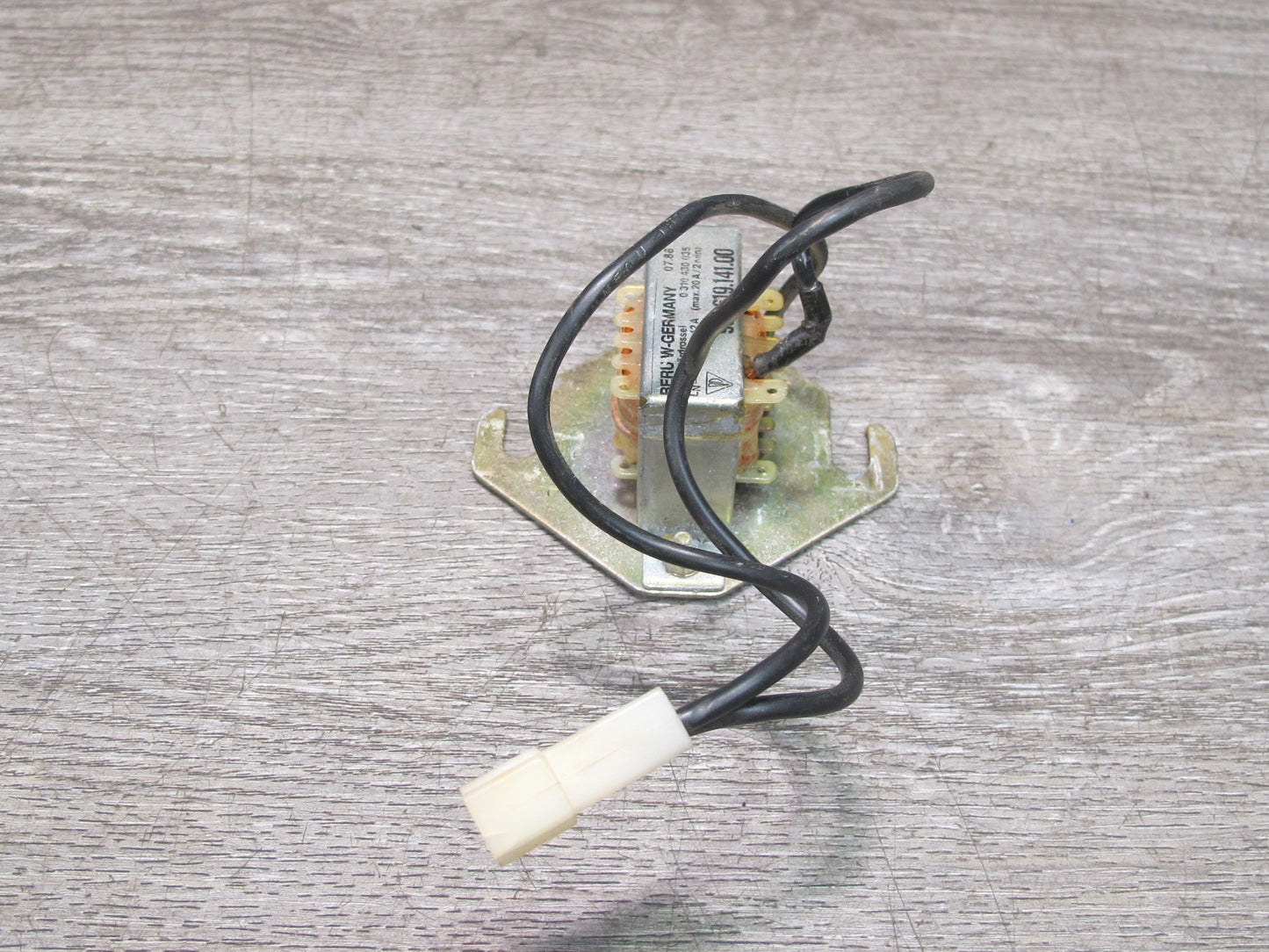 1987-1990 Porsche 928 S Electrical Noise Suppressor Booster 99961914100