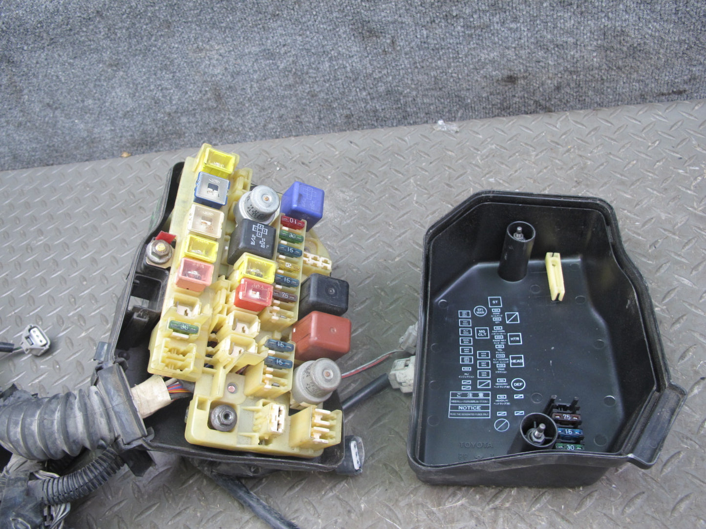 1995 Lexus JZZ31L SC300 2JZGE Engine Bay Fusebox w Wire Wiring Harness OEM