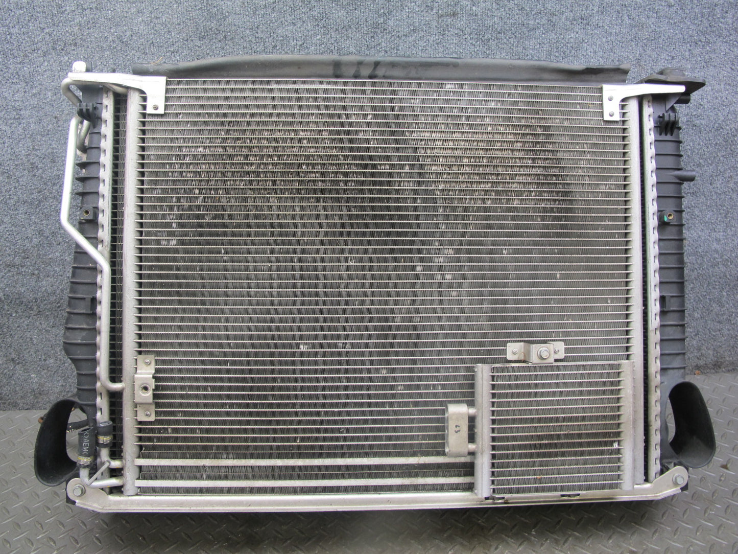 03-06 Mercedes R230 SL500 Engine Radiator Condenser Oil Cooler Fan Shroud OEM
