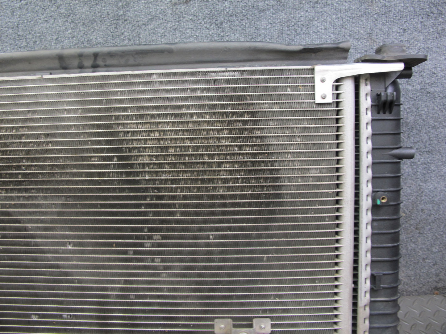 03-06 Mercedes R230 SL500 Engine Radiator Condenser Oil Cooler Fan Shroud OEM