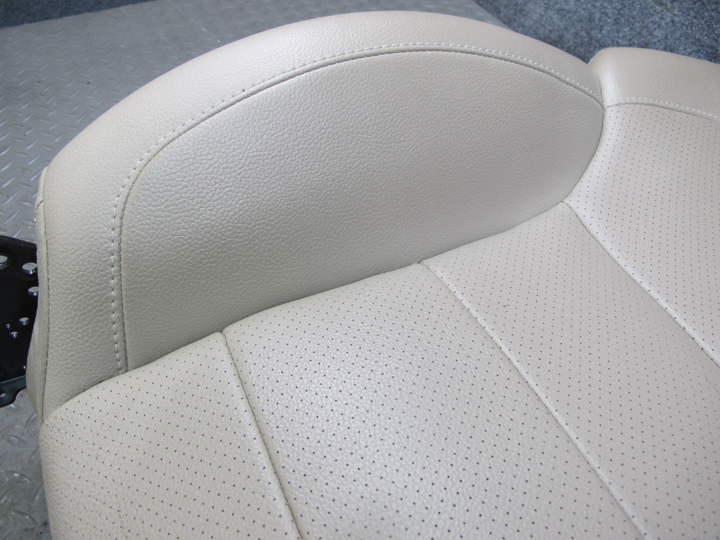 2012-2015 Mercedes W166 Front Left Seat Upper Backrest Cushion