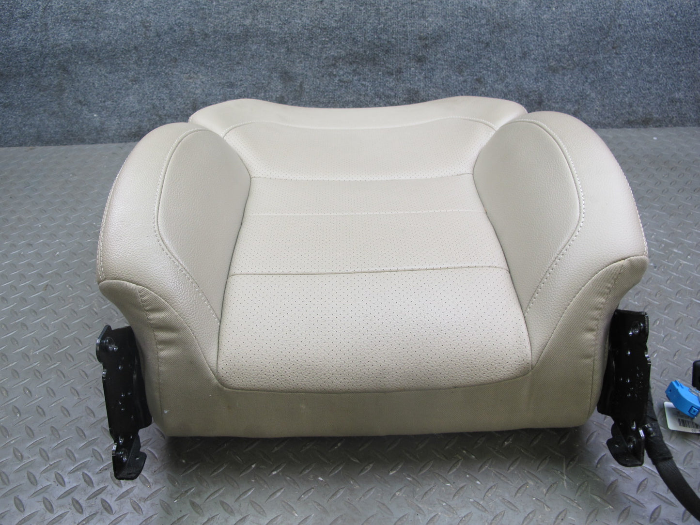 2012-2015 Mercedes W166 Front Right Seat Upper Backrest Cushion