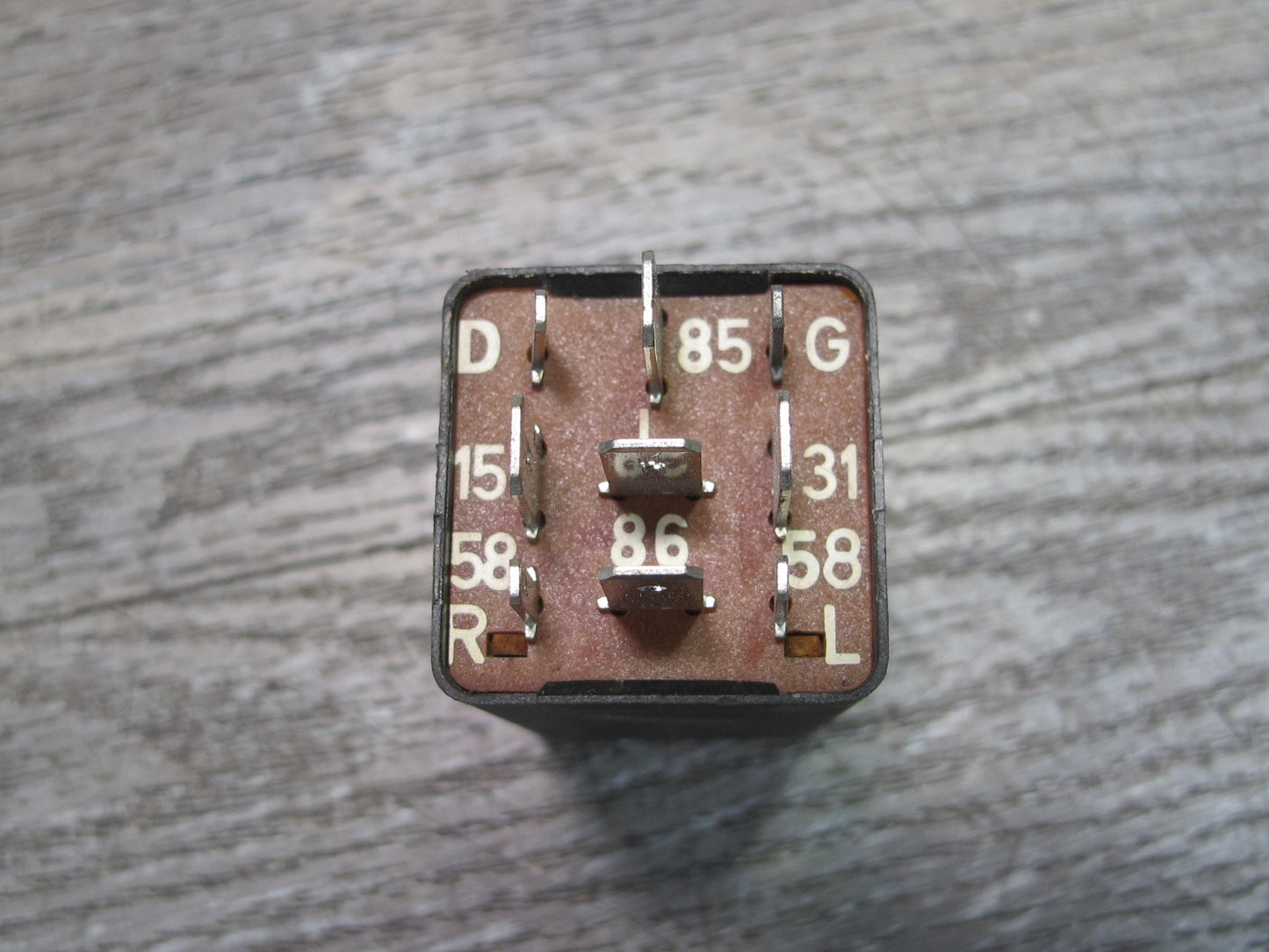 1978-1995 Porsche 928 S Seat Belt Warning Relay 92861810202