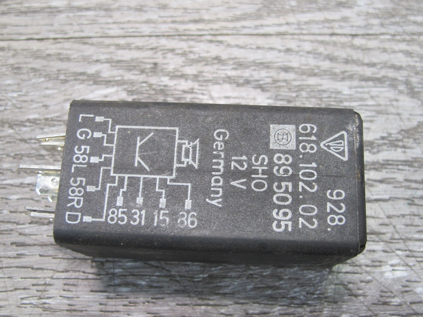 1978-1995 Porsche 928 S Seat Belt Warning Relay 92861810202