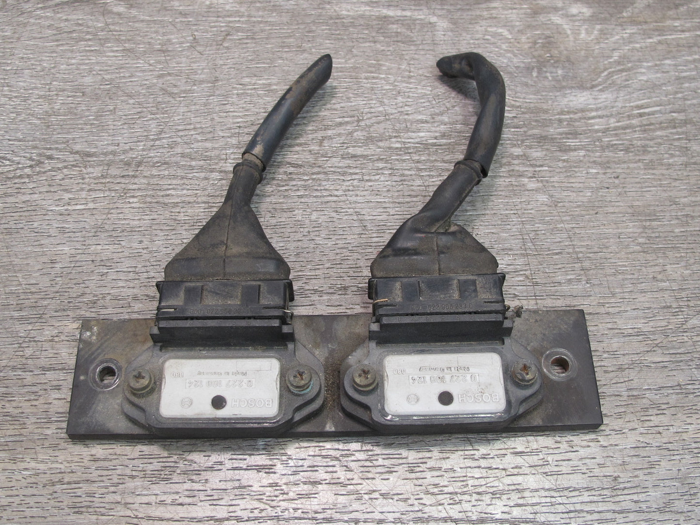1984-1986 Porsche 928 S Engine Ignition Control Module Assembly