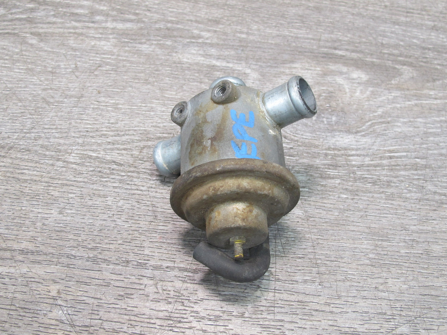 1984-1986 Porsche 928 S Engine EGR Air Injector Valve