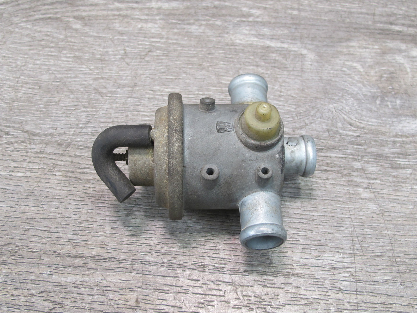 1984-1986 Porsche 928 S Engine EGR Air Injector Valve