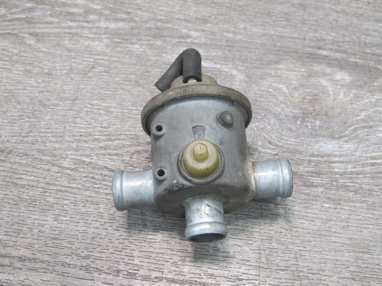 1984-1986 Porsche 928 S Engine EGR Air Injector Valve