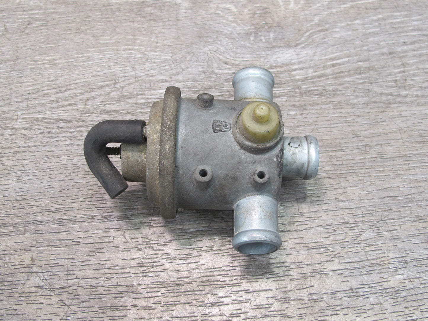 1984-1986 Porsche 928 S Engine EGR Air Injector Valve