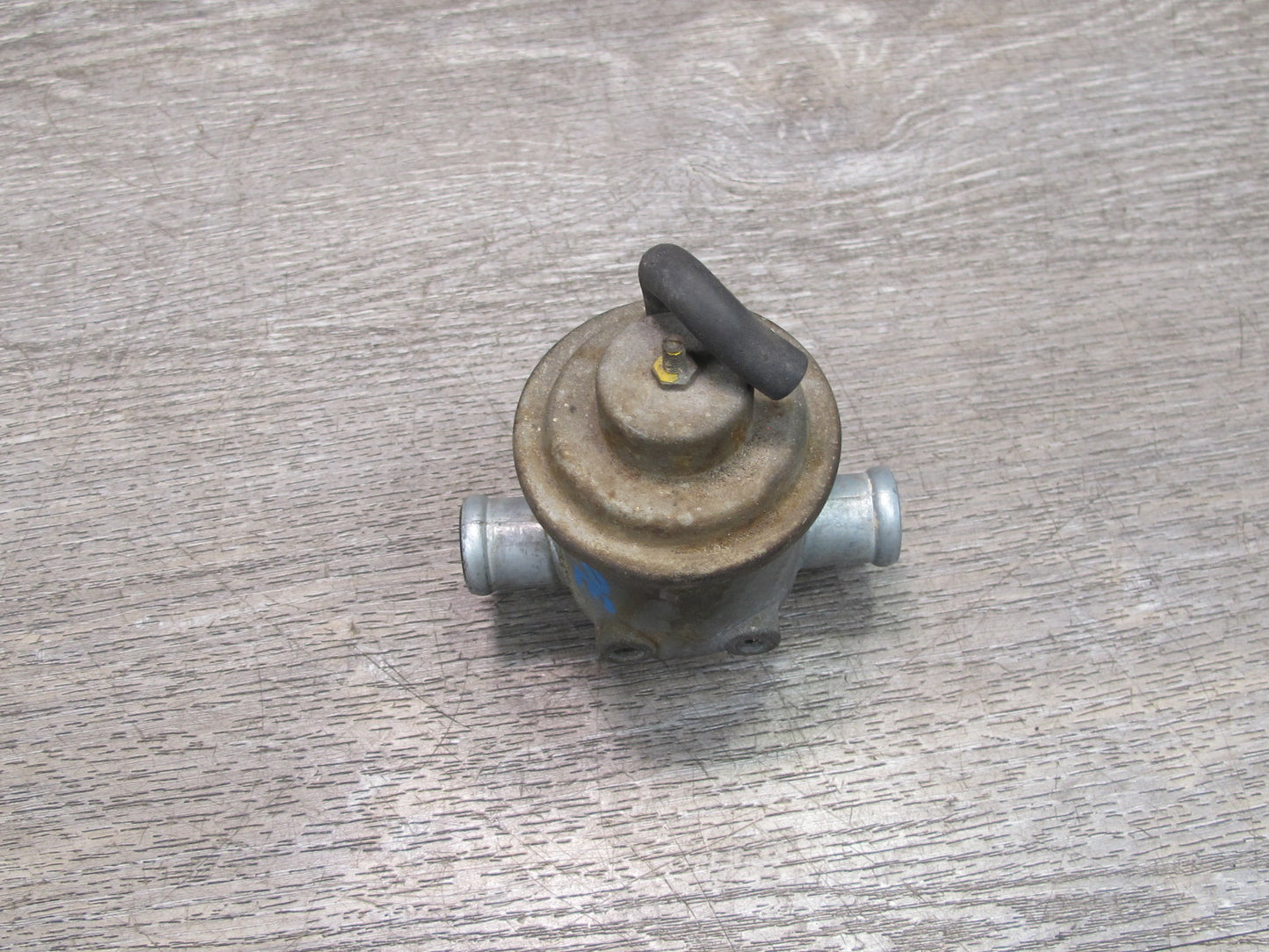 1984-1986 Porsche 928 S Engine EGR Air Injector Valve