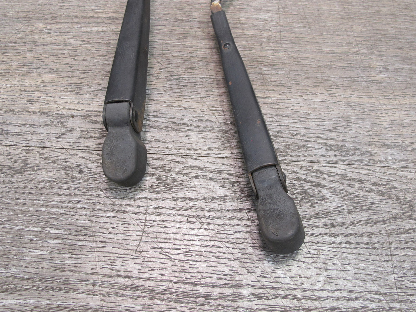 1983-1986 Porsche 928 S Rear Hatch Tail Gate Trunk Wiper Arm Set of 2