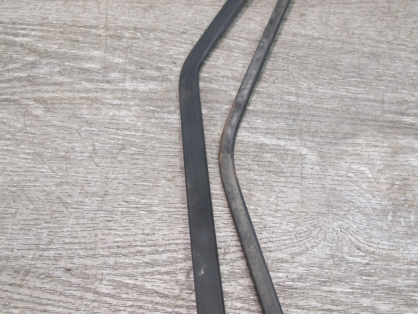 1983-1986 Porsche 928 S Rear Hatch Tail Gate Trunk Wiper Arm Set of 2