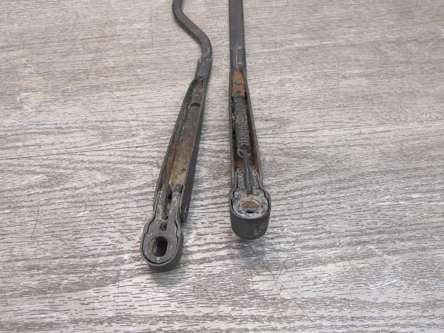 1983-1986 Porsche 928 S Rear Hatch Tail Gate Trunk Wiper Arm Set of 2
