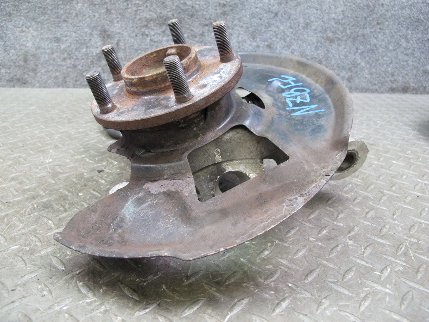 1990 Nissan Z32 300ZX NON Turbo Front Left Spindle Knuckle Wheel Hub OEM