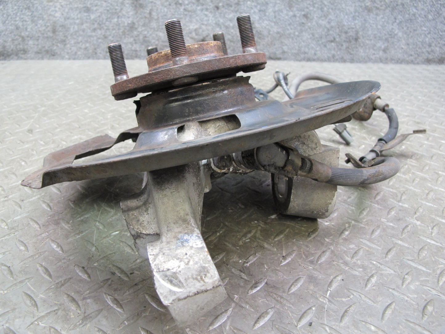 1990 Nissan Z32 300ZX NON Turbo Front Left Spindle Knuckle Wheel Hub OEM