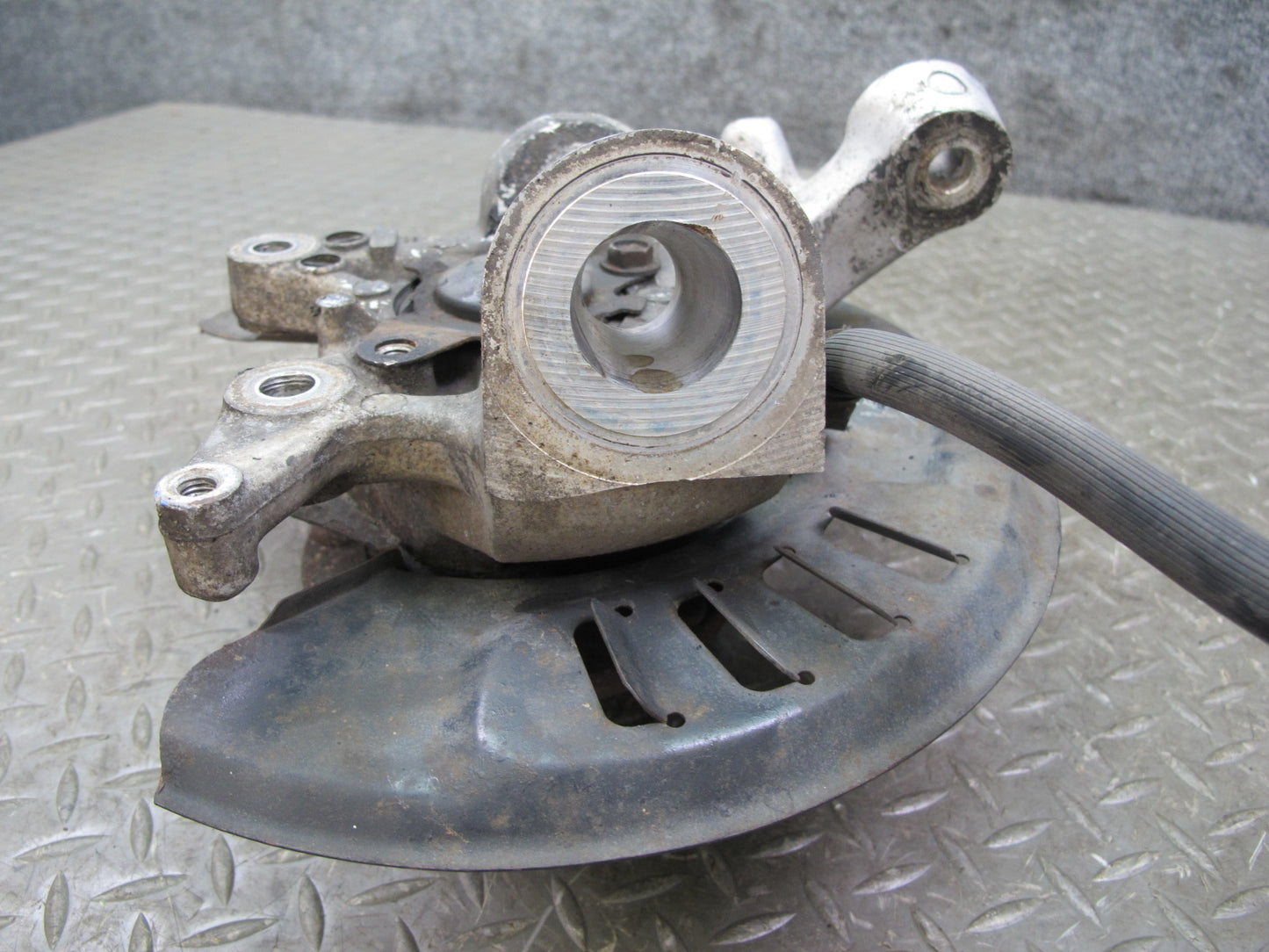 1990 Nissan Z32 300ZX NON Turbo Front Left Spindle Knuckle Wheel Hub OEM
