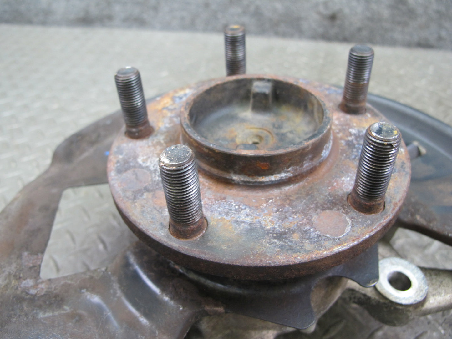 1990 Nissan Z32 300ZX NON Turbo Front Right Spindle Knuckle Wheel Hub OEM