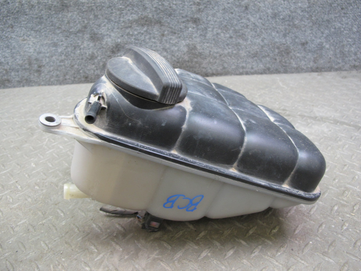 03-10 Bentley Continental GTC GT Flying Spur Expansion Overflow Reservoir Tank
