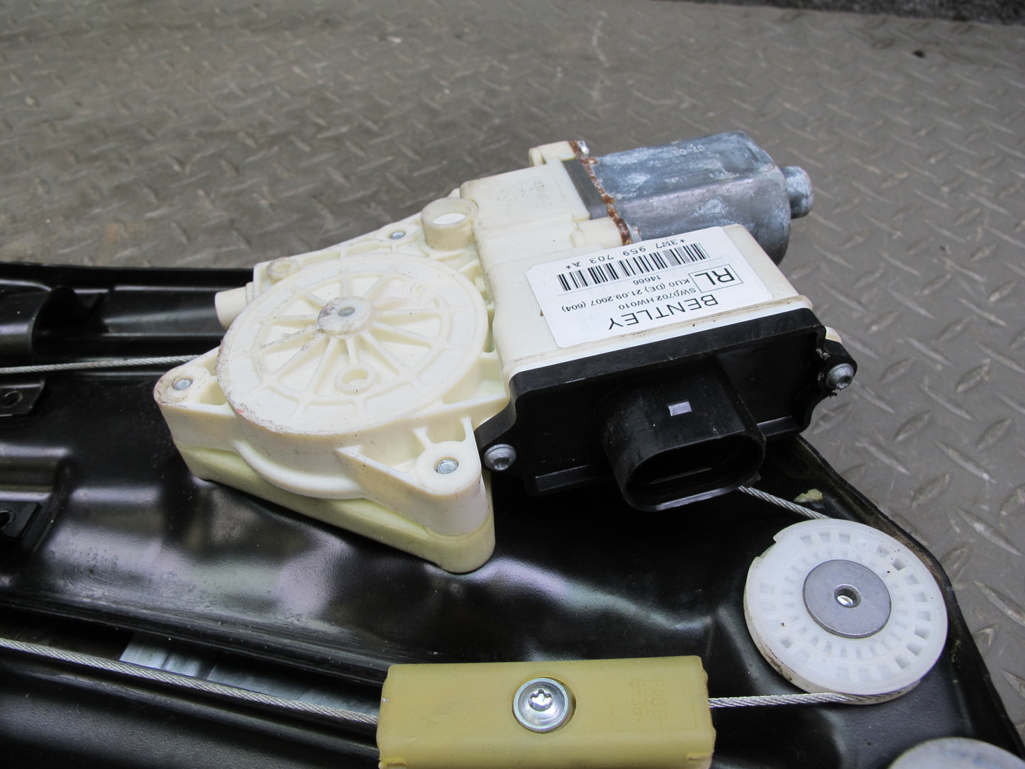07-10 Bentley Continental GTC Rear Left Quarter Window Regulator w Motor