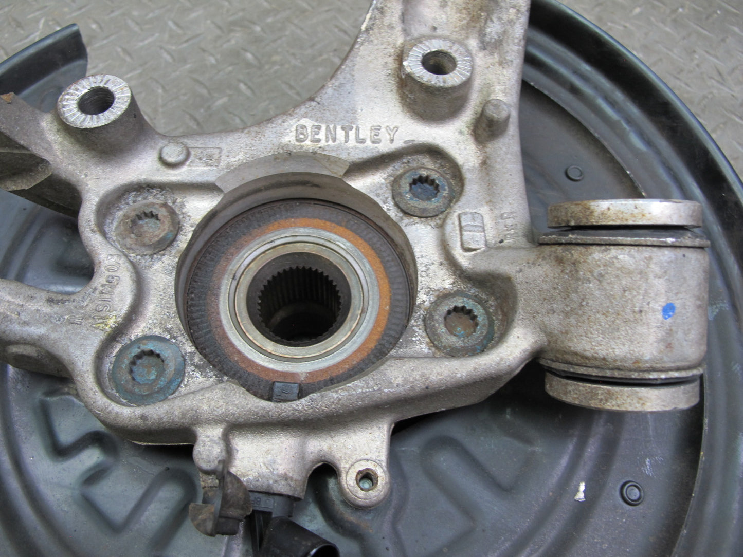 03-10 Bentley Continental Rear Right Spindle Knuckle Wheel Hub Bearing 37k Miles