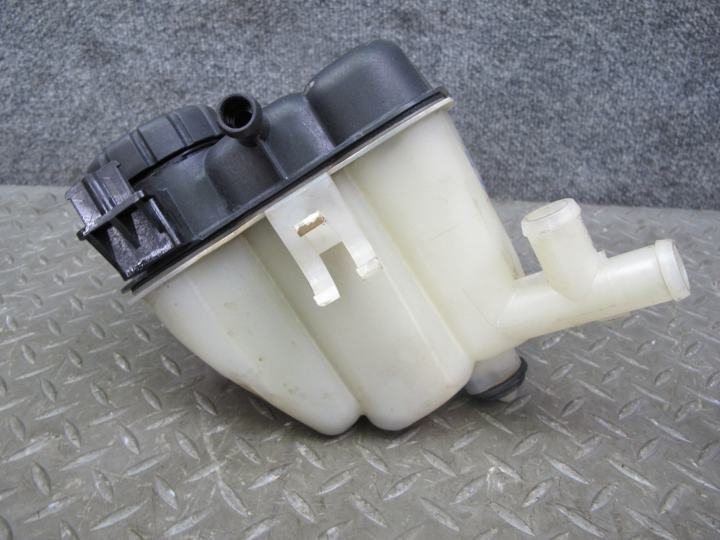 2012-2019 Mercedes W166 ML GLE Coolant Overflow Expansion Reservoir Tank