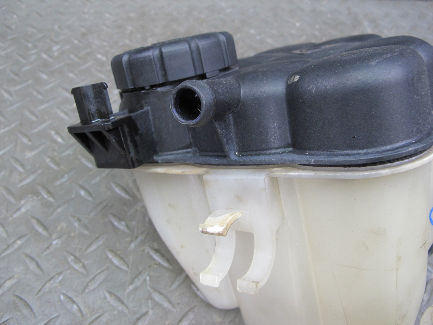 2012-2019 Mercedes W166 ML GLE Coolant Overflow Expansion Reservoir Tank