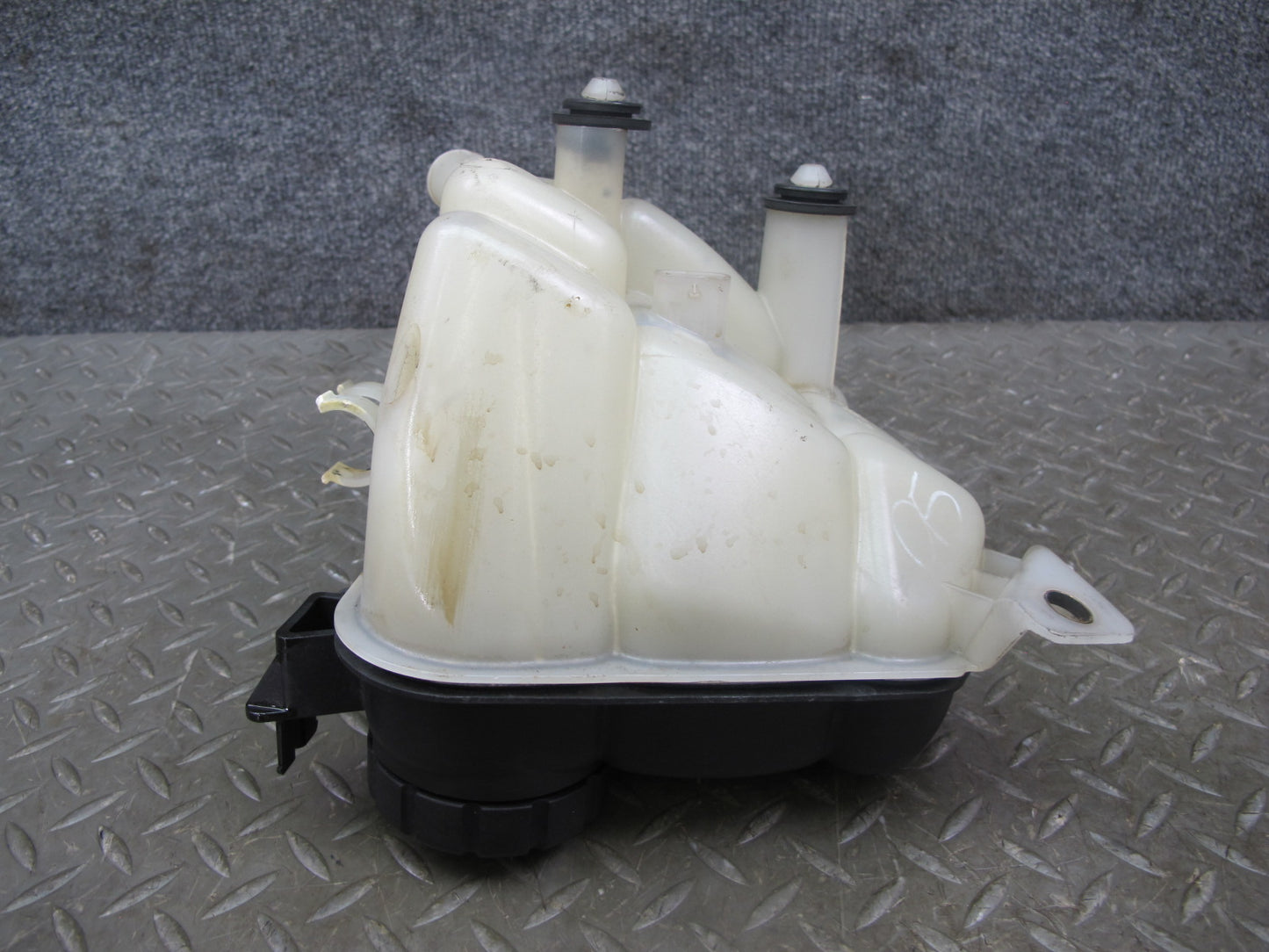 2012-2019 Mercedes W166 ML GLE Coolant Overflow Expansion Reservoir Tank